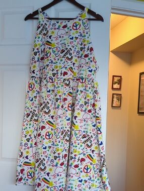 Torrid White Top with Black Brand Tag